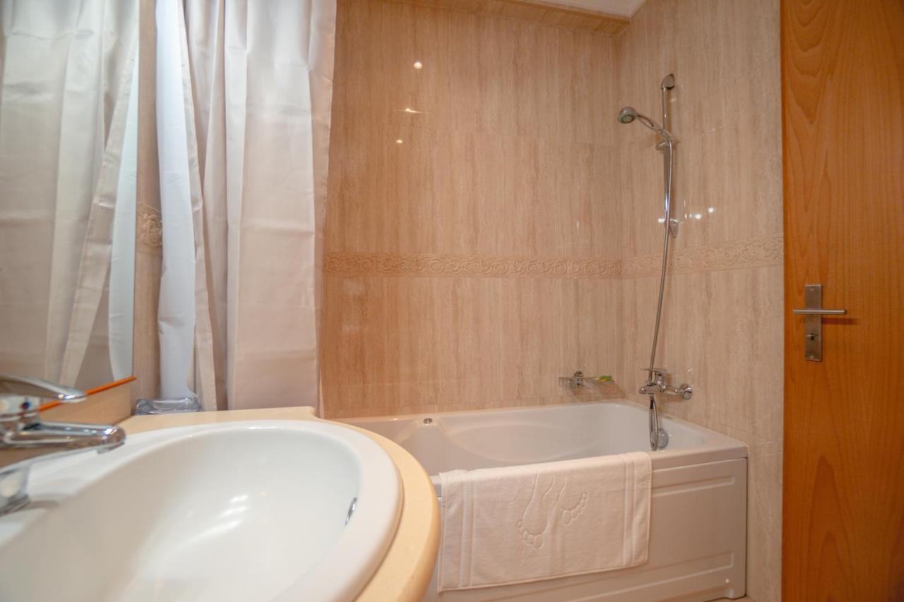 Large Modern Ponta Delgada Apartment ภายนอก รูปภาพ